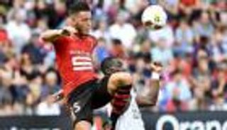 رين الفرنسي يراقب جزائري جديد