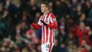 أفيلاي يحسم الجدل ويمدد عقده مع ستوك سيتي 