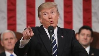 ترامب يواصل هجومه على الديمقراطيين