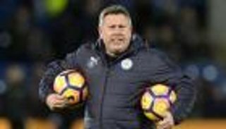 شكسبير يتمسك بمنصبه الجديد مع ليستر