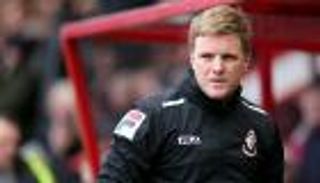 بورنموث يواجه يونايتد بدون مدربه