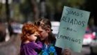 فصل النساء عن الأطفال.. أحدث خطط ترامب لردع مهاجري المكسيك