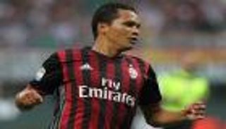 بالفيديو.. باكا يهدر أول ضربة جزاء مع ميلان