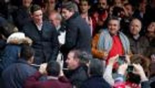 توريس يشاهد مواجهة أتلتيكو وفالنسيا من المدرجات