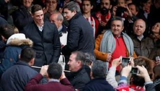 توريس يتابع مباراة أتلتيكو وفالنسيا 