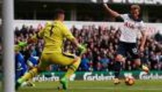 كين يقود توتنهام لفوز مثير على إيفرتون