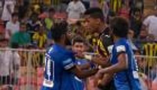 الهلال يقلب الطاولة على الاتحاد بالثلاثة