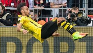 احتفال أوباميانج في لقاء ليفركوزن