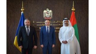 عبد الله بن زايد ورئيس برلمان مولدوفا ووزير الخارجية