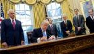 ترامب يوقع نسخة جديدة من مرسوم الهجرة