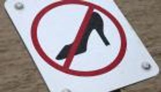 موظفات بريطانيا ينتفضن: لا للكعب العالي في العمل