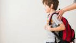 حقيبة المدرسة تضر بصحة طفلك