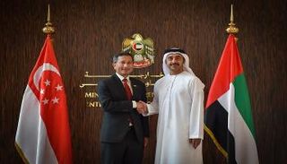 عبد الله بن زايد يلتقي وزير خارجية سنغافورة