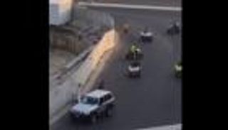 بالفيديو: اعتداء على رجل أمن بكورنيش جدة.. وضبط الجناة