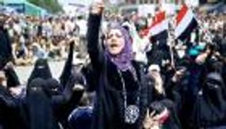اليمنية في عهد الحوثيين.. مقتولة وأرملة ودرع بشري