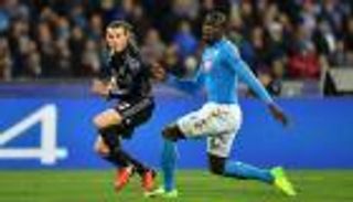 وكيل مدافع نابولي يلمح لرحيله