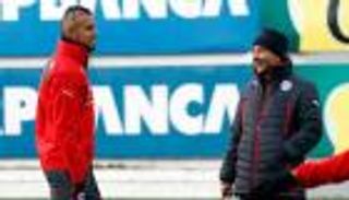 صاحب ثنائية الإمارات يرشح مدربه السابق لتدريب برشلونة