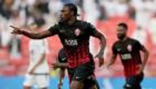 ديوب “الأهلي” يساهم في التفوق على فريقه السابق