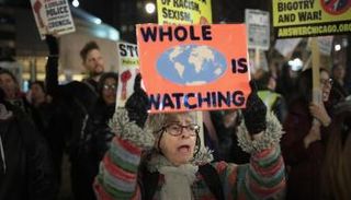 احتجاجات ضد مرسوم ترامب حول الهجرة (الفرنسية)