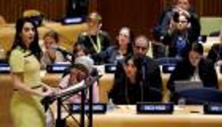 لماذا تسعى كلوني لسحب محاكمة داعش من القضاء العراقي؟