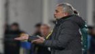 بالفيديو.. طفل لا يصدق مشاهدة مورينيو 