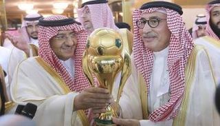 باعشن يتسلم كأس ولي العهد