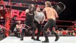 مشادة كلامية بين جيريكو وأوينز تنتهي باشتباك رباعي