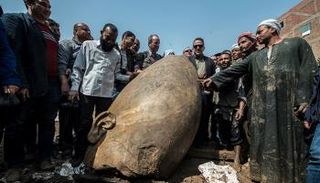 التماثيل المكتشفة بمنطقة المطرية 