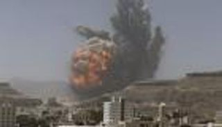 مواجهات في صنعاء والتحالف يقصف مواقع الانقلابيين في "حجة"