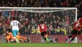 ضربتي جزاء تمنحان بورنموث رقما سلبيا في البريميير ليج