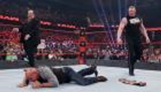 بروك ليسنر يحرج جولدبرج بحركة "F-5"