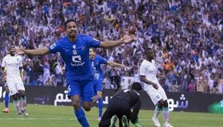 ناصر الشمراني يحتفل بالتسجيل في الأهلي مع الهلال