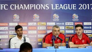 كوزمين مدرب الأهلي خلال المؤتمر