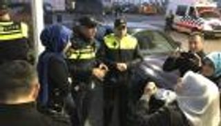 بالصور.. هولندا تحتجز وزيرة أسرة تركيا.. وأنقرة ترد بتعليق عودة السفير