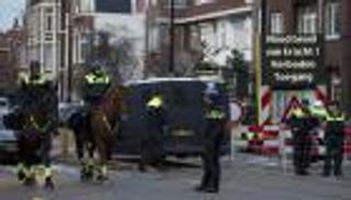 احتدام أزمة أنقرة-لاهاي.. تركيا تغلق سفارة وقنصلية هولندا