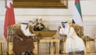 محمد بن زايد وولي عهد البحرين يبحثان مستجدات الأوضاع في المنطقة