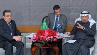 الدكتور نزار بن عبيد مدني خلال المؤتمر الصحفي