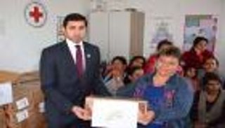 الإمارات توزع التمور على مئات الأسر بمخيم كونيك في مونتينيغرو 