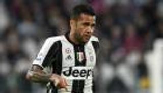 ألفيس ينفي سخريته من سان جيرمان