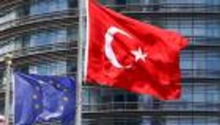 "كروت الضغط".. هل تحسم حرب تكسير العظام بين تركيا وأوروبا؟