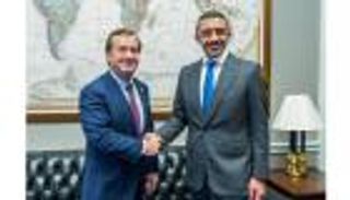 عبد الله بن زايد يبحث مع مسؤولين أمريكيين تعزيز علاقات البلدين