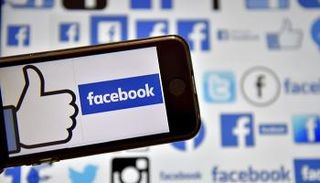 الجزائريون الأكثر هوسا بفيس بوك