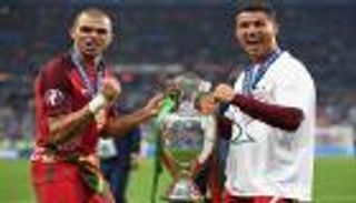 البرتغال تستدعي رونالدو وبيبي استعدادا لمواجهتي المجر والسويد