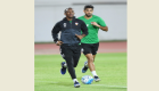 خليل يقترب من تدعيم الأبيض أمام اليابان