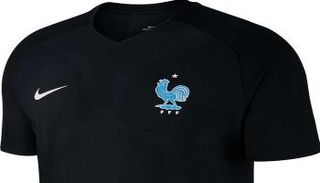 القميص الأسود