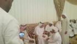 بالفيديو.. حاكم رأس الخيمة يقدم واجب العزاء في الشهيد زكريا الزعابي