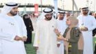 محمد بن راشد يحضر فعالية رحلة السعادة على ضفاف قناة دبي المائية