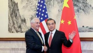 وزيرا خارجية الولايات المتحدة والصين في بكين (رويترز)