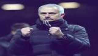 مورينيو يهدد مساعديه بنجله