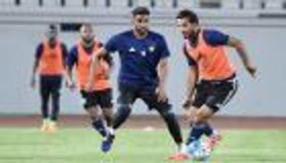 الأبيض الإماراتي يؤدي مرانه الأول في العين